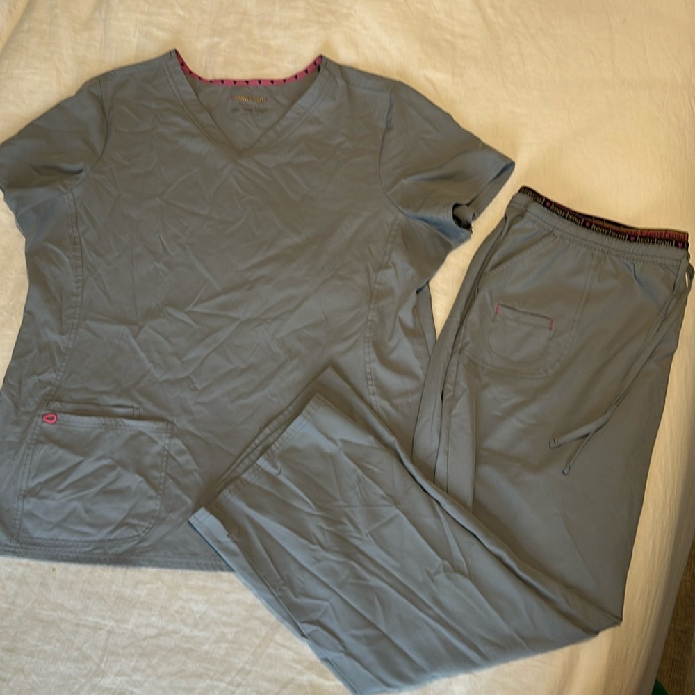 Heart Soul Scrub Set in Gray